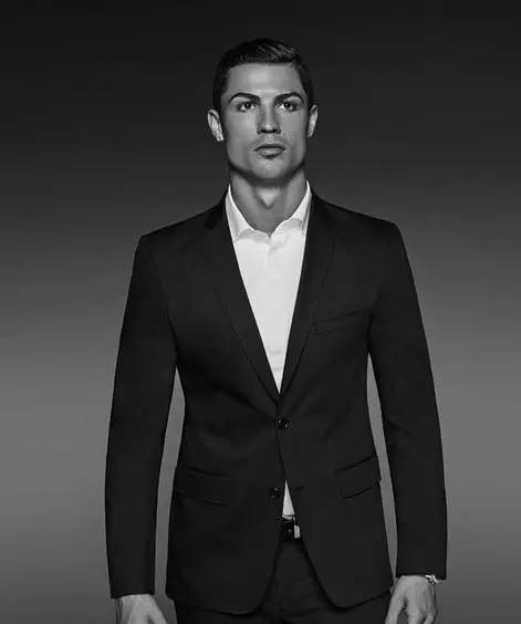 亚泰为客场全勤球迷颁发纪念证书，谭龙、徐浩峰等人参与颁奖（亚泰向客场全勤球迷颁发纪念证书，谭龙、徐浩峰等出席颁奖）