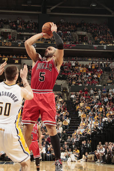 独领风骚，目前欧冠前8球队英超占4席，其余四大联赛各出1队（欧冠八强英超占半壁江山，其余四大联赛各一队入围）