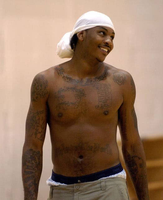 还在啃老！老詹拼尽全力持球连攻6回合 高难拉杆+暴扣打停火箭（老詹火力全开：连持球强攻6回合，高难拉杆+暴扣逼停火箭）