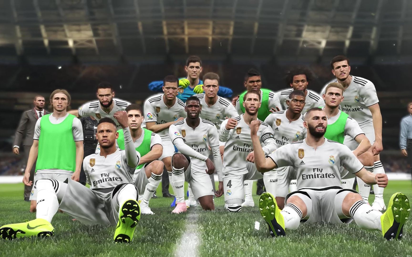 曼联前锋齐尔克泽面临转会，俱乐部对其持开放态度，但仍在培养塞斯科，寻求锋线补充，转会市场激烈争夺中。（曼联或放行齐尔克泽：继续培养塞斯科并补强锋线，转会市场鏖战正酣）