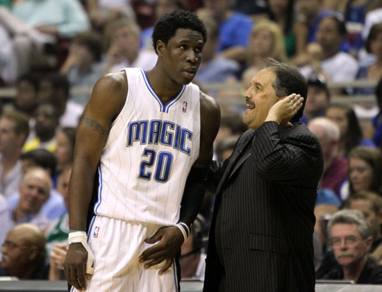 篮球CBA赛场精彩进攻合集（CBA赛场巅峰进攻集锦）