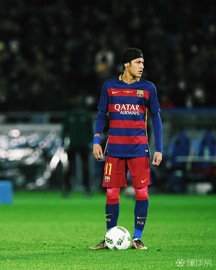 图片报：于帕梅卡诺向拜仁要2000万欧年薪+2000万签字费（《图片报》：于帕梅卡诺向拜仁索要2000万欧元年薪及2000万欧元签字费）