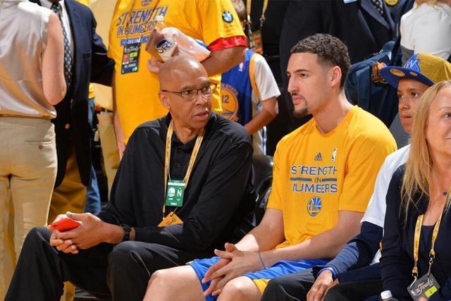 陕西联合祝贺国安夺冠：足球因竞技而精彩，因同行而温暖（陕西联合贺国安加冕冠军：竞技铸就精彩，同行传递温暖）