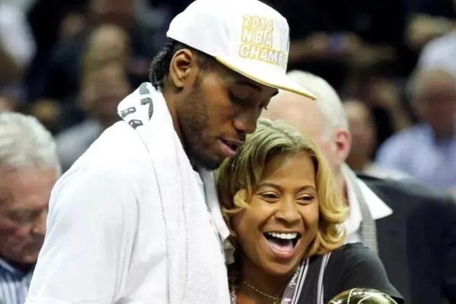 半场战报：法兰克福0-0美因茨，双方破门乏术（半场快讯：法兰克福0-0美因茨，场面胶着难破门）