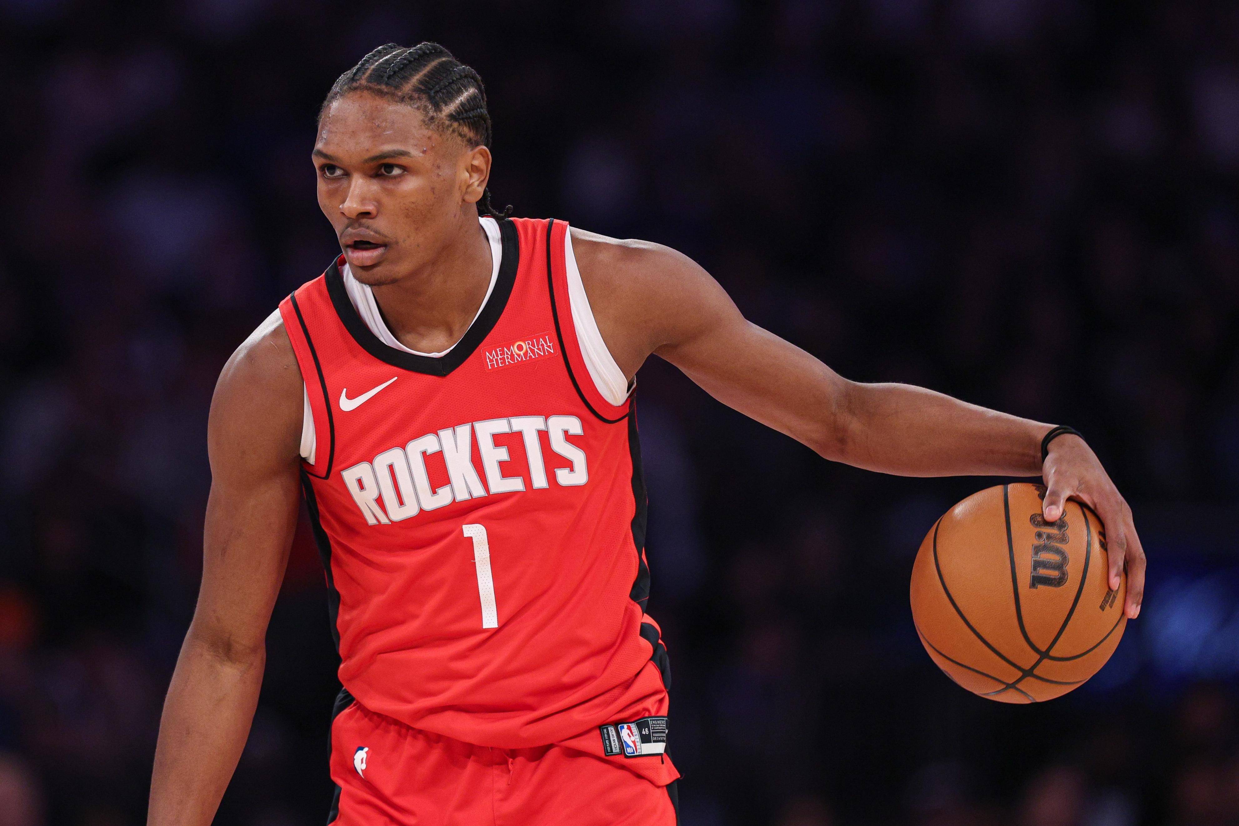 西甲发布冬季新款比赛用球：荧光黄配色，纹理致敬赛车运动（西甲推出冬季版比赛球：荧光黄主色，纹理灵感源自赛车）