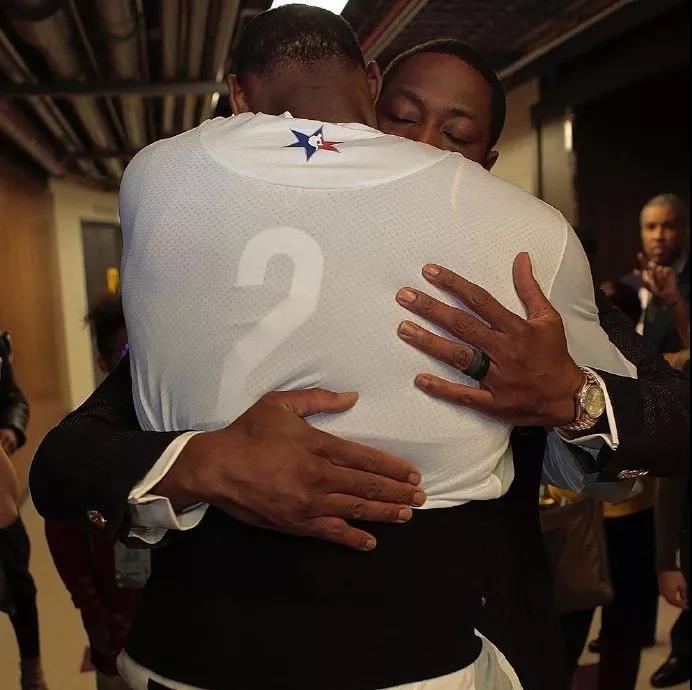 回顾比赛精彩瞬间，致敬活塞主帅康宁汉姆（重温赛场高光片段，向活塞主帅康宁汉姆致敬）