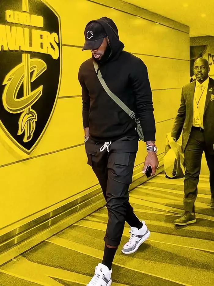 战胜阿森纳后，热刺社媒发文：又一座奖杯到手（力克阿森纳后，热刺社媒：奖杯再入账）